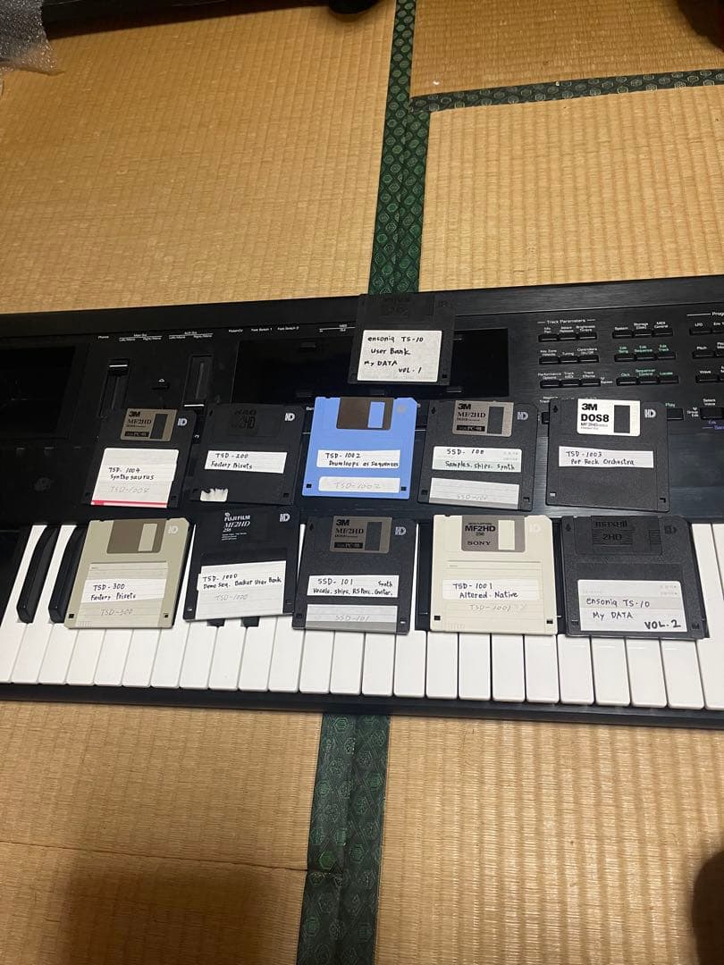 TS10 シンセサイザー