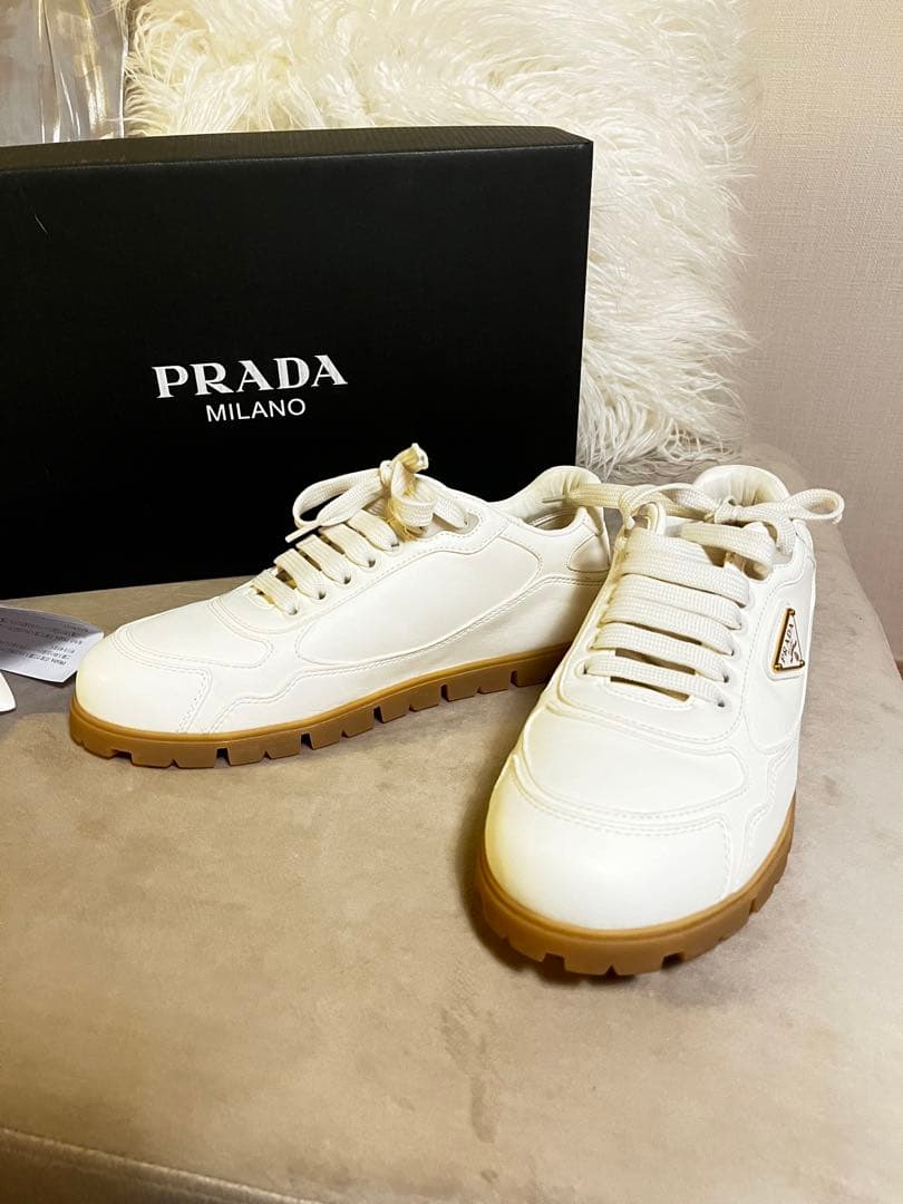 ⚠️１７日まで　PRADA ホワイト スニーカー