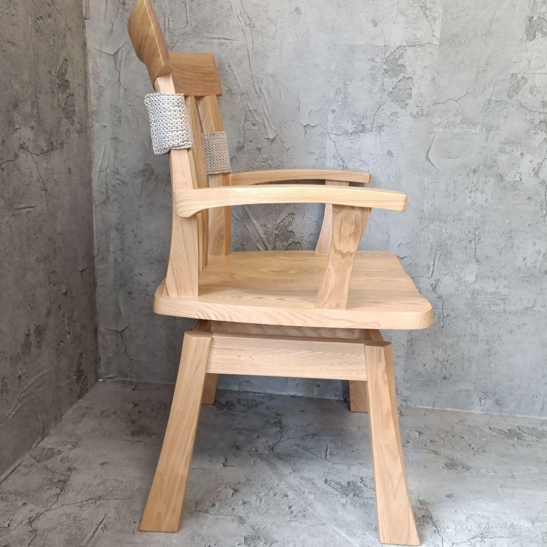 本日限定価格　★美品★　天然材　肘付き回転ダイニングチェア　ウレタン樹脂塗装
