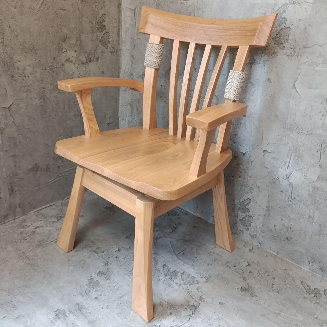 本日限定価格　★美品★　天然材　肘付き回転ダイニングチェア　ウレタン樹脂塗装