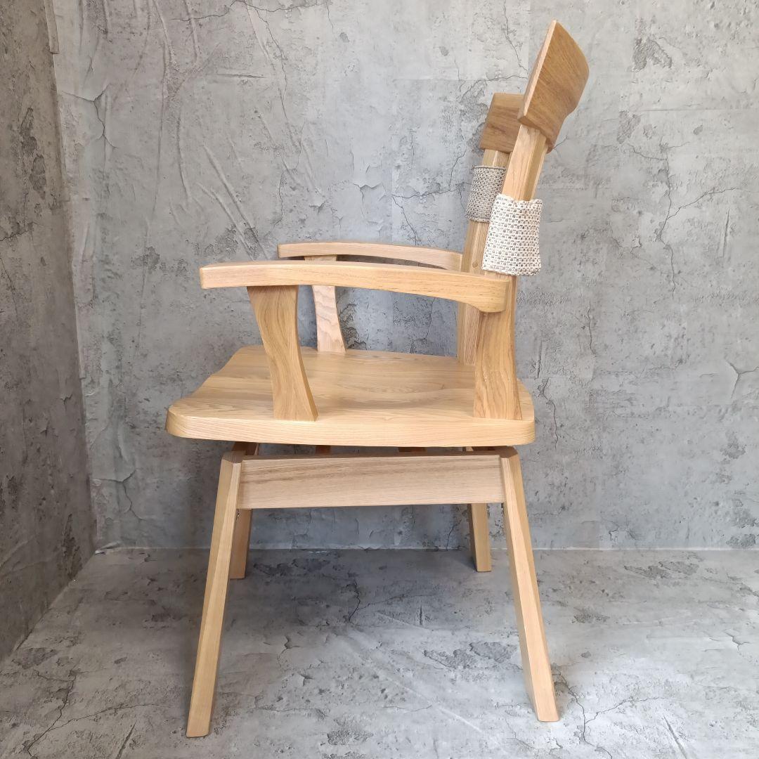 本日限定価格　★美品★　天然材　肘付き回転ダイニングチェア　ウレタン樹脂塗装