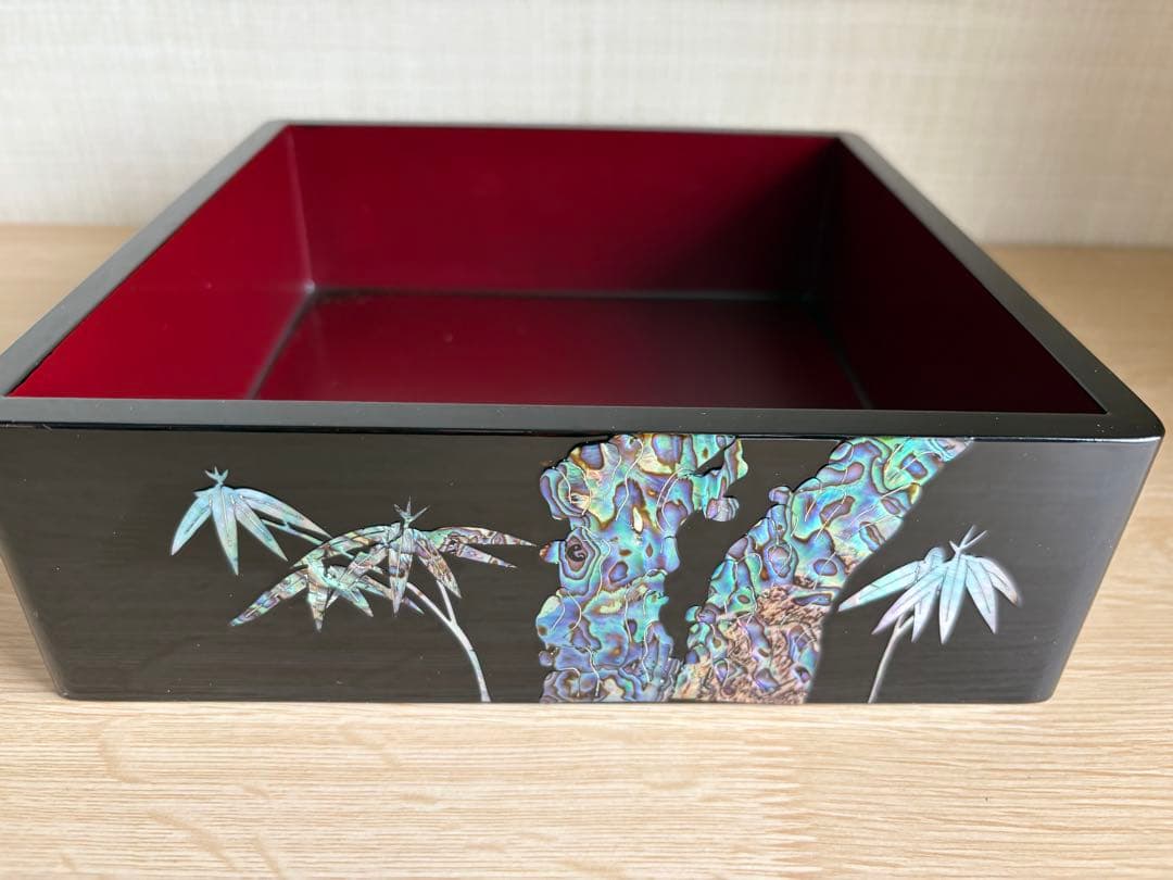 《未使用新品》螺鈿　漆器　三段お重　松竹梅に鶴