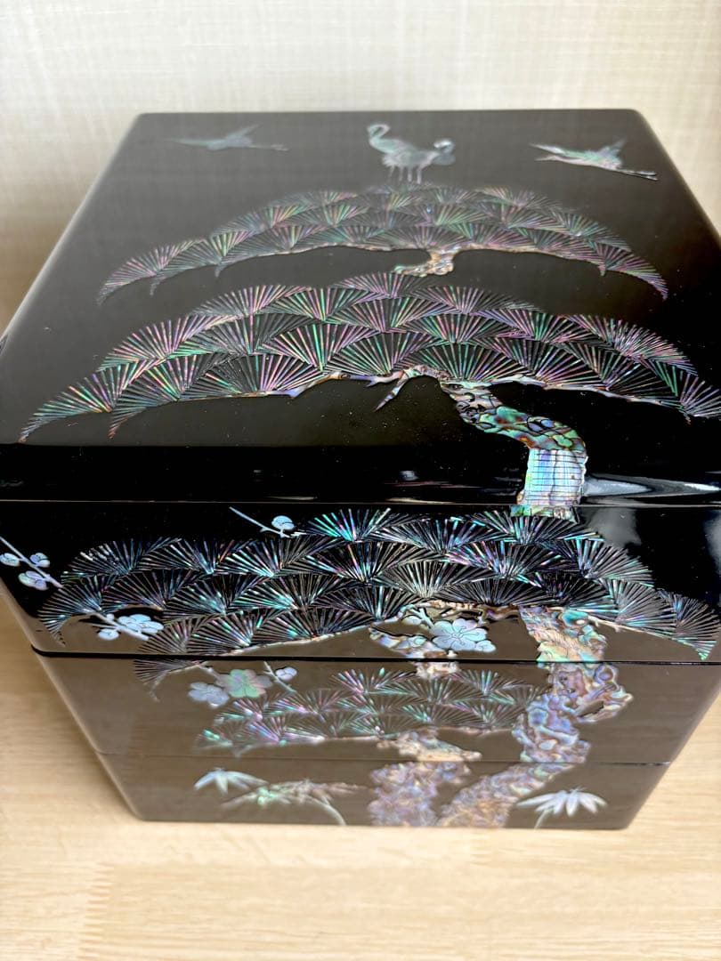 《未使用新品》螺鈿　漆器　三段お重　松竹梅に鶴