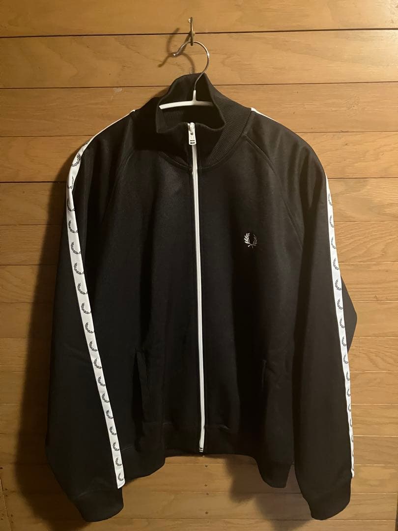 FRED PERRY ブラック　　テープド　トラックジャケット