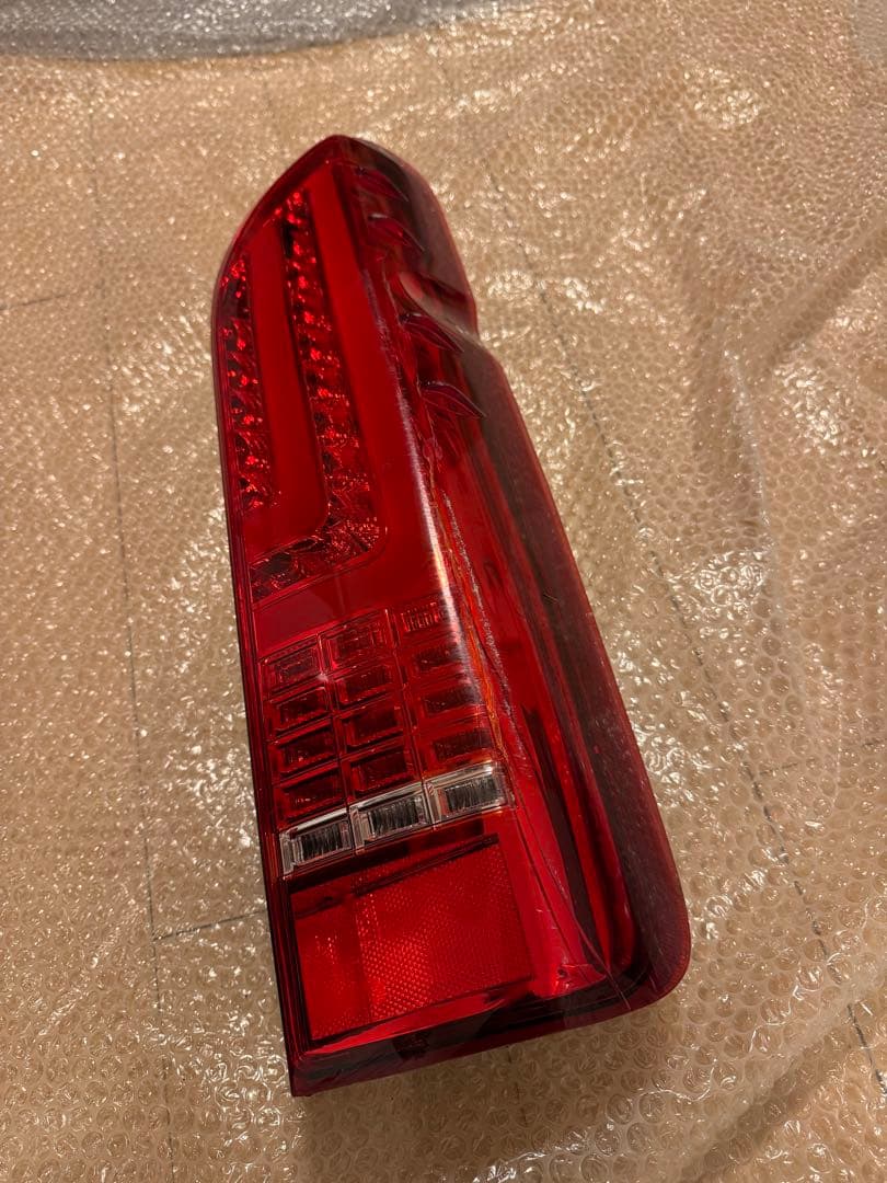 ハイエース200系リアテールランプTOMS2個セット