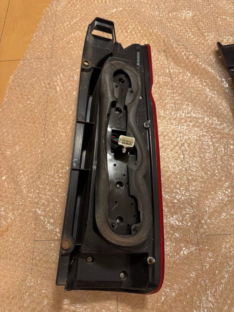 ハイエース200系リアテールランプTOMS2個セット