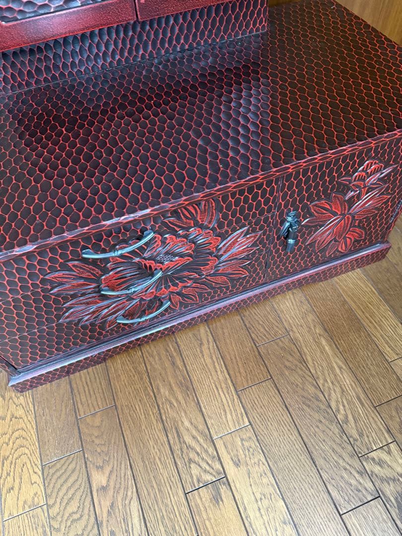 【鏡台】鎌倉彫、ダークブラウンの三面鏡