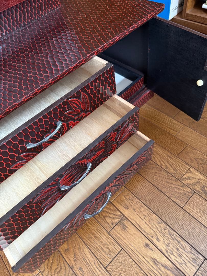 【鏡台】鎌倉彫、ダークブラウンの三面鏡