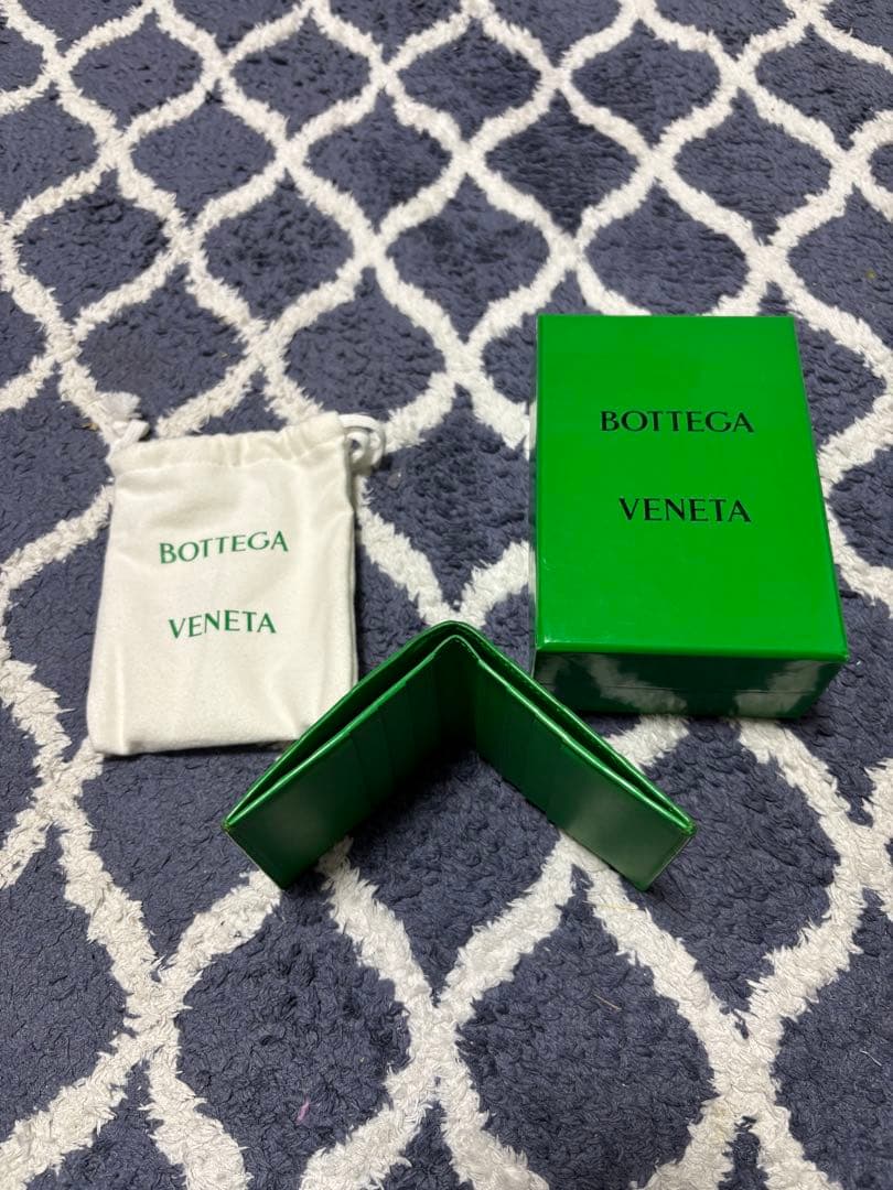 ボッテガヴェネタ ２つ折り　財布　グリーン