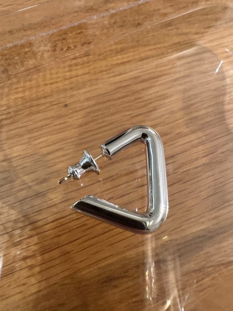 【愛し】CAREERING⭐︎TRIANGLE 501 WHITEピアス新品