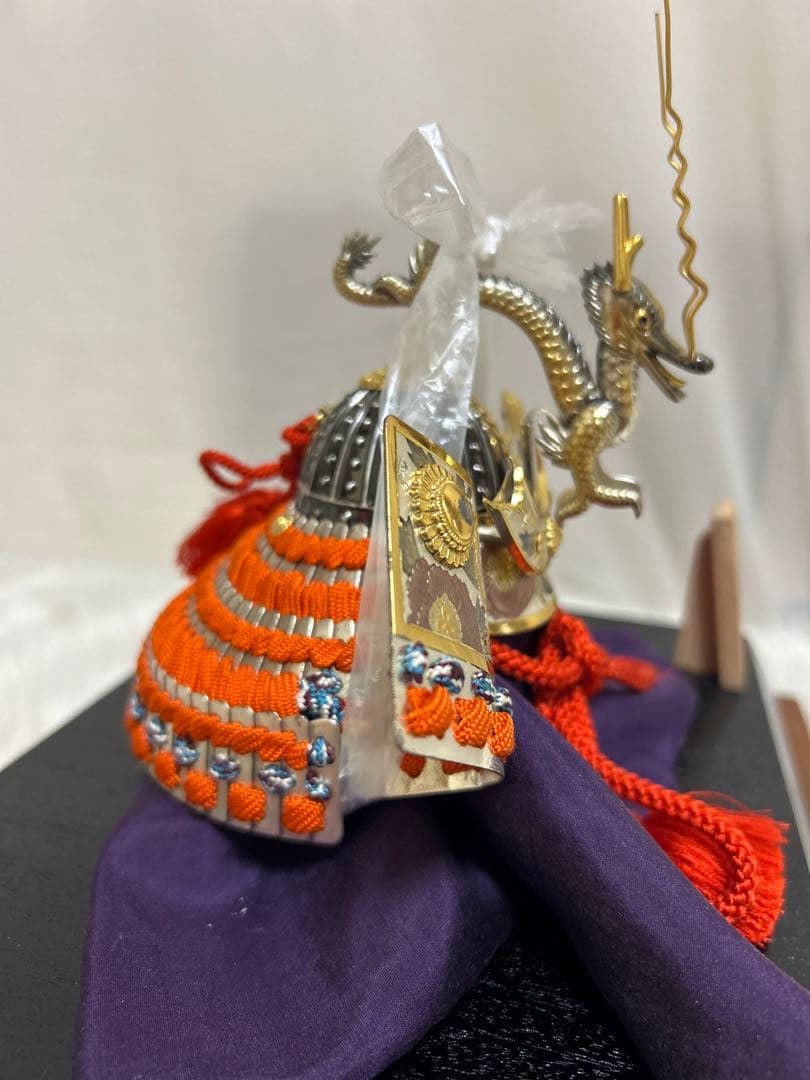 純銀 兜 (剣付) 銀細工 関工芸 武比古 ケース飾り 兜飾り 兜　龍　辰