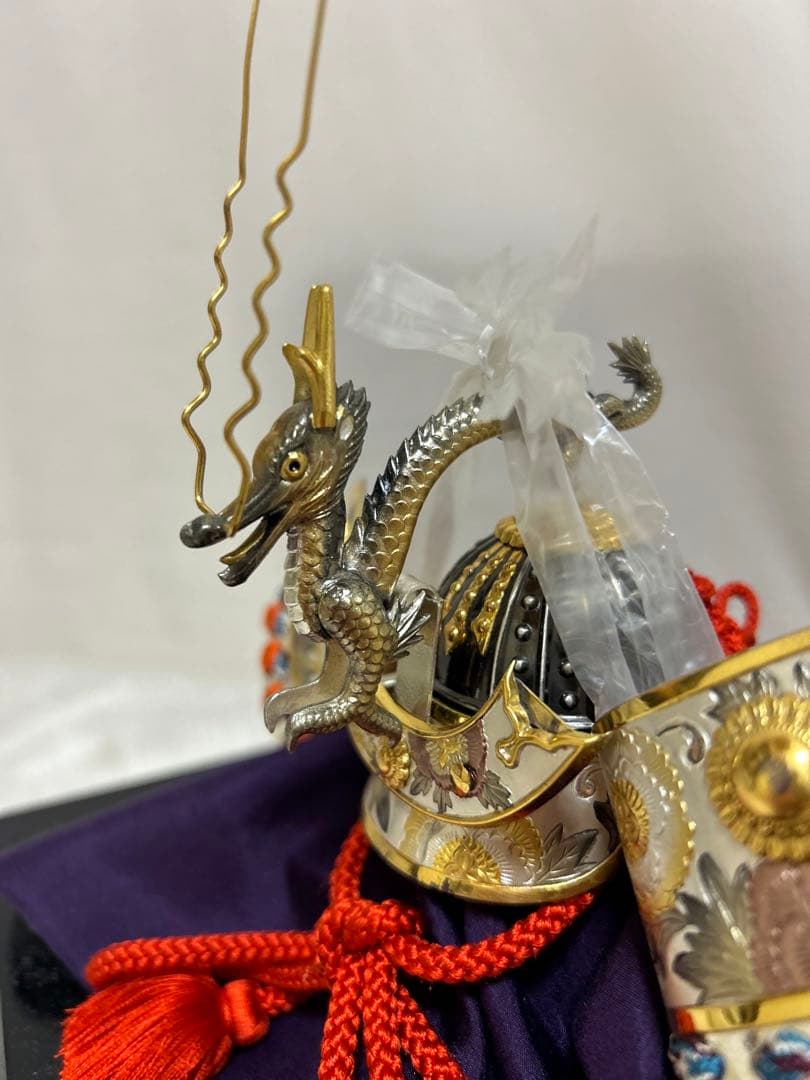 純銀 兜 (剣付) 銀細工 関工芸 武比古 ケース飾り 兜飾り 兜　龍　辰