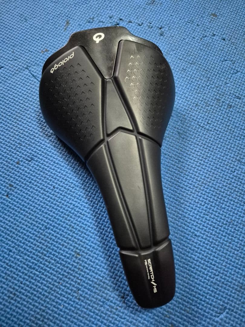 Prologo スクラッチM5 カーボンサドル