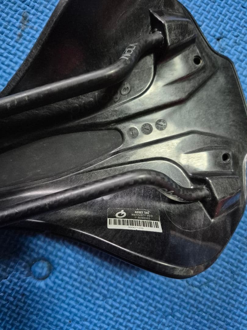 Prologo スクラッチM5 カーボンサドル