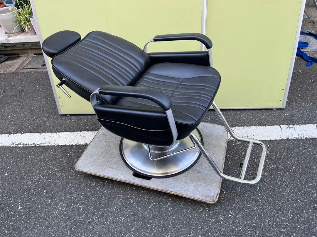 美容室椅子￼ 引き取り可　油圧式上下 回転、　￼リクライニングします￼