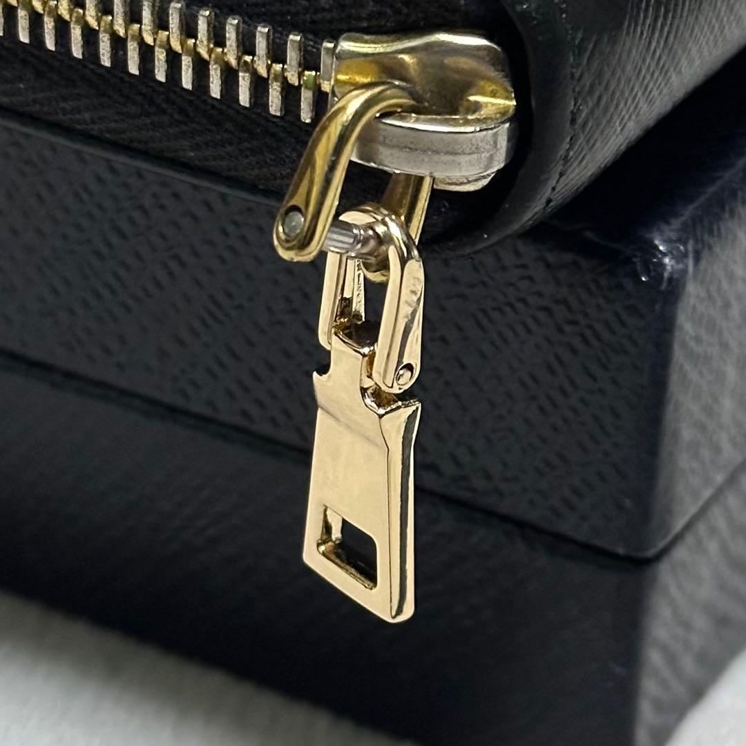 PRADA プラダ　長財布　ラウンドファスナー　三角ロゴ　サフィアーノレザー