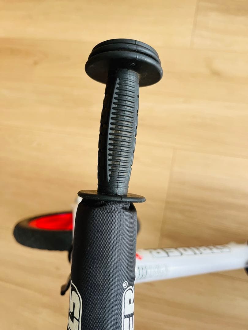 正規品　ストライダー　　STRIDER セーブザチルドレンモデル　プロテクター付