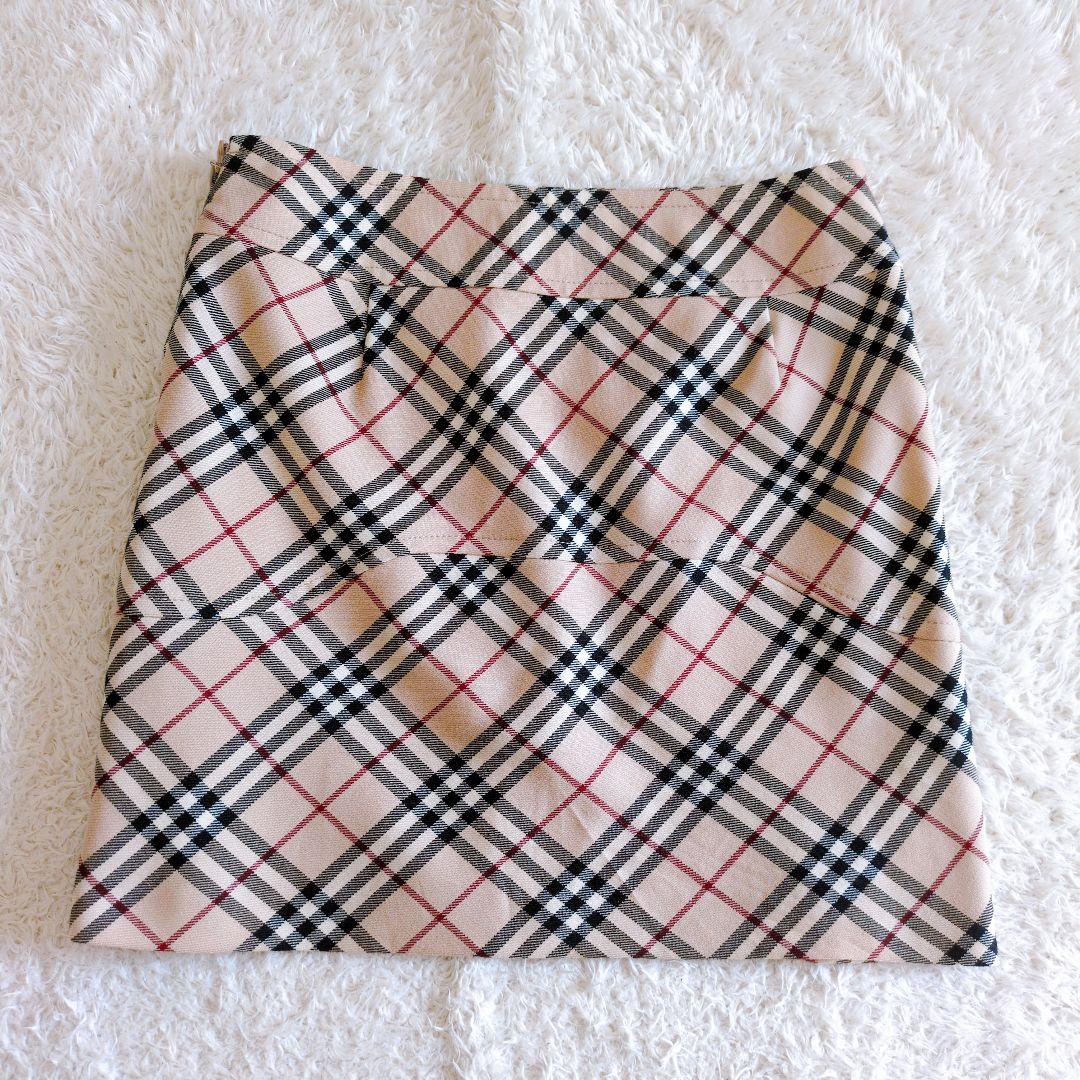 バーバリーブルーレーベル　ミニスカート　ノバチェック　フロントボタン　ベージュ