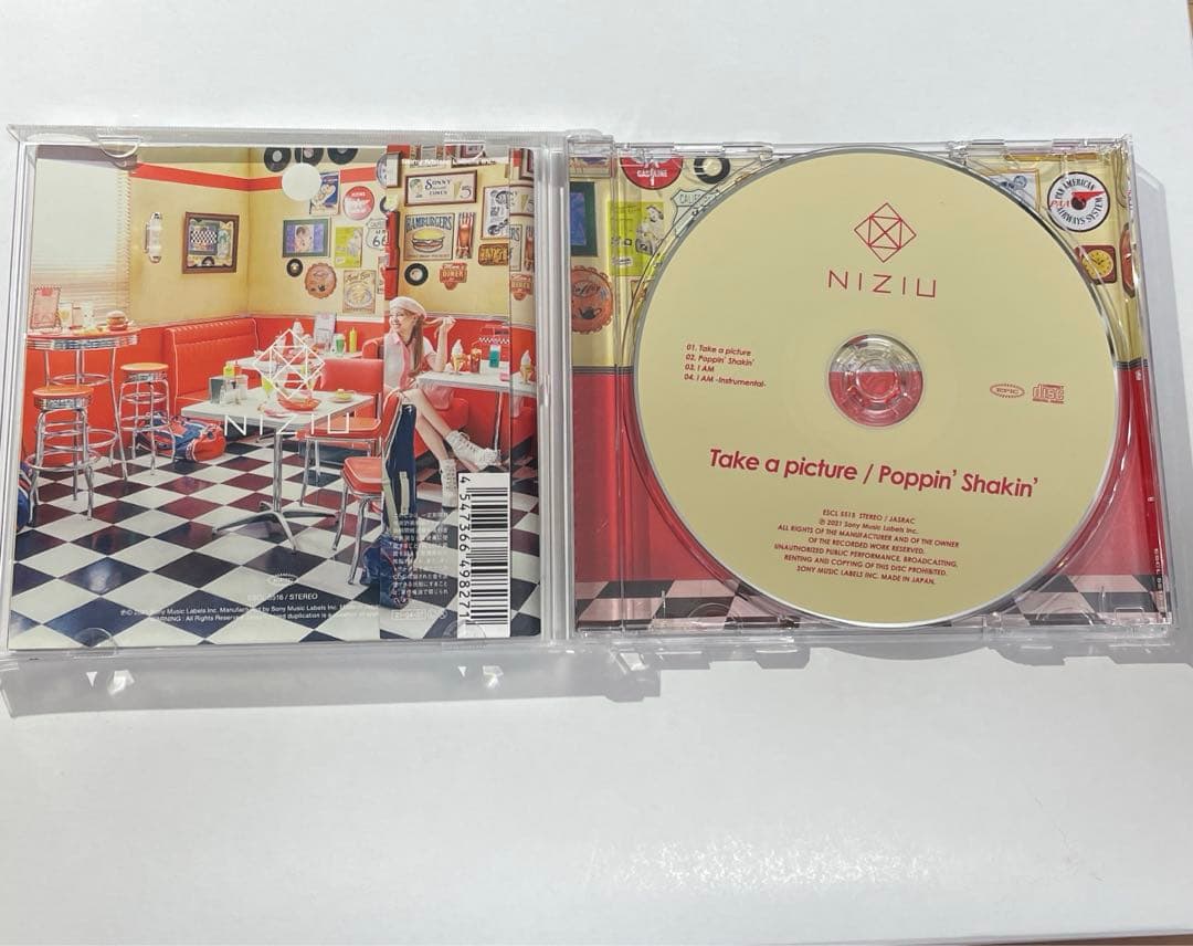 CD,アルバム/ NiziU