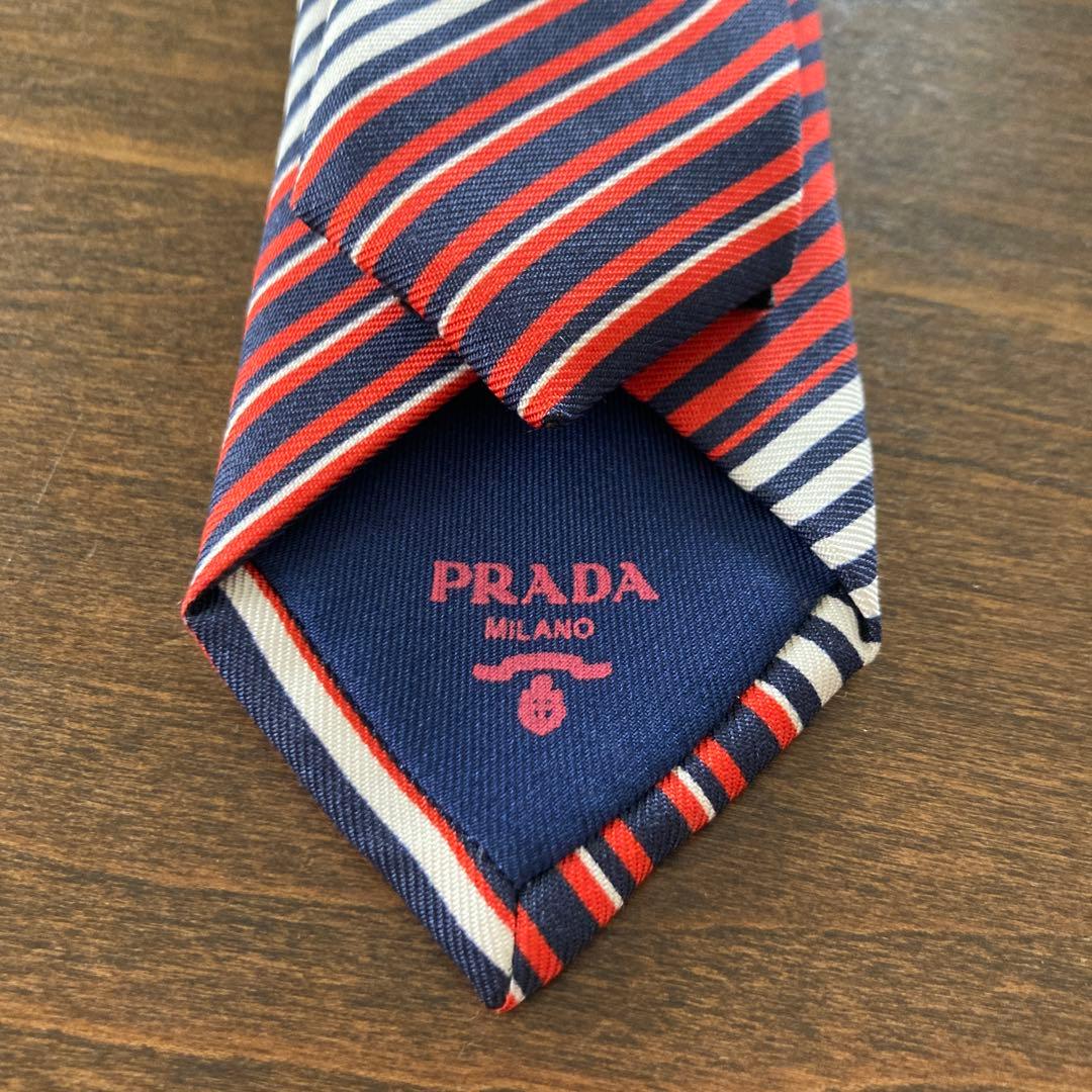 PRADAのネクタイ