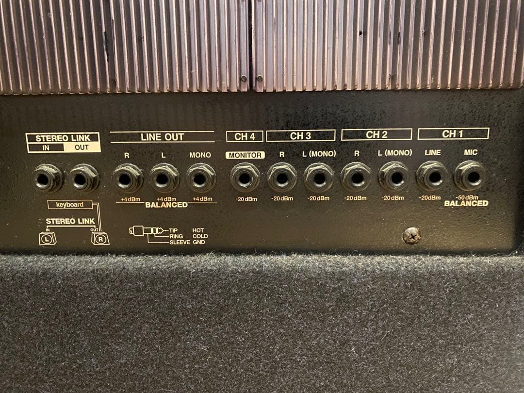 Roland KC-300 55w 4チャンネル入力付き