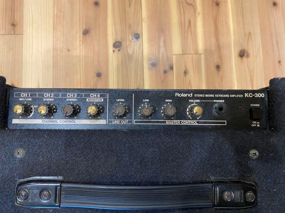 Roland KC-300 55w 4チャンネル入力付き