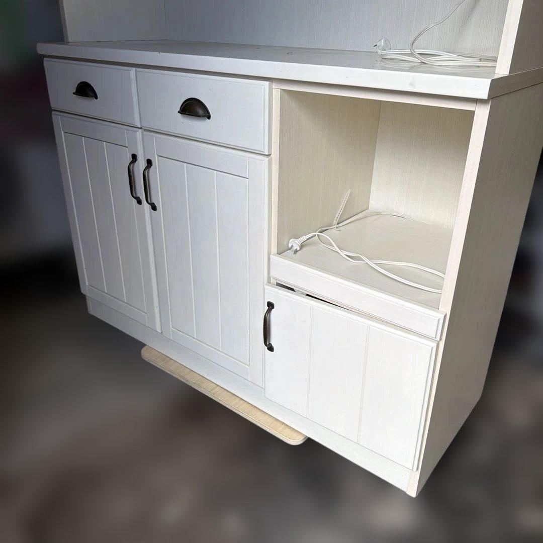 ミランダ120ニトリ ホワイト食器棚 ガラス扉付き