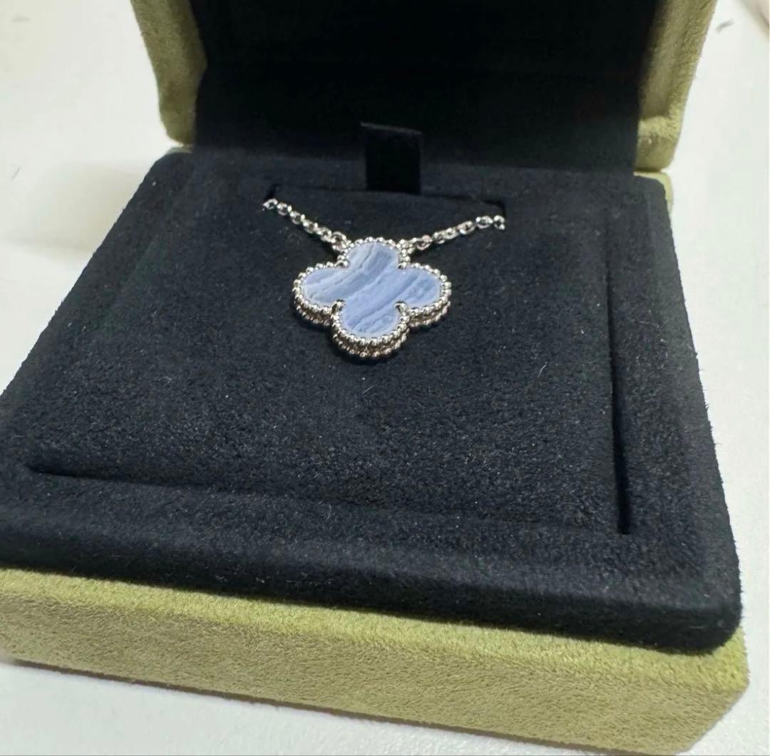 Van Cleef & Arpels ネックレス カルセドニー