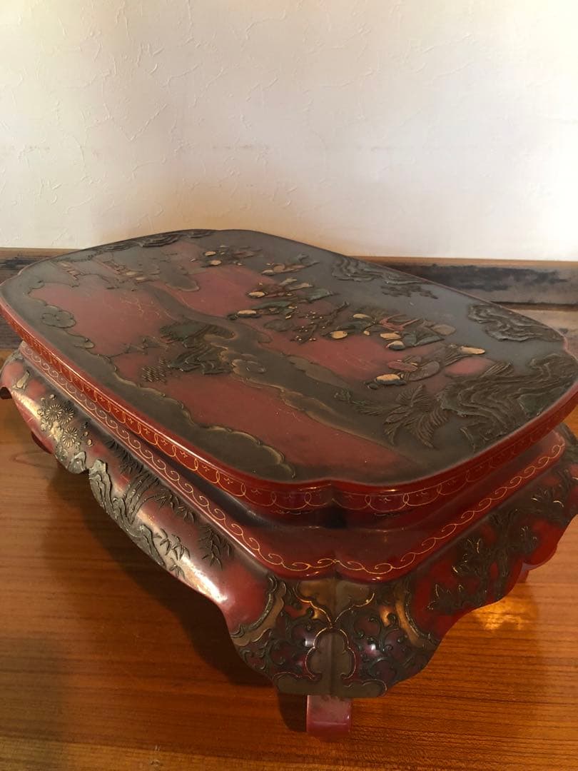 ココ　稀少な琉球漆器の逸品　唐子人物文卓台