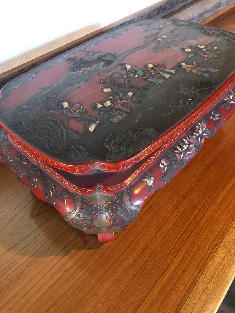 ココ　稀少な琉球漆器の逸品　唐子人物文卓台