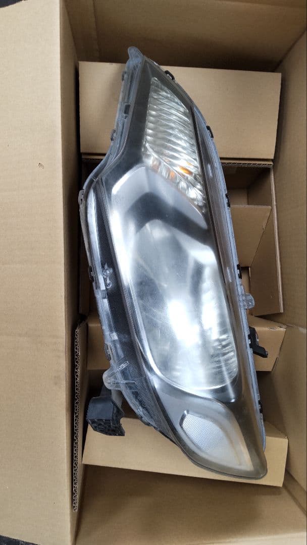 GP5フィット　ヘッドライトユニット左右