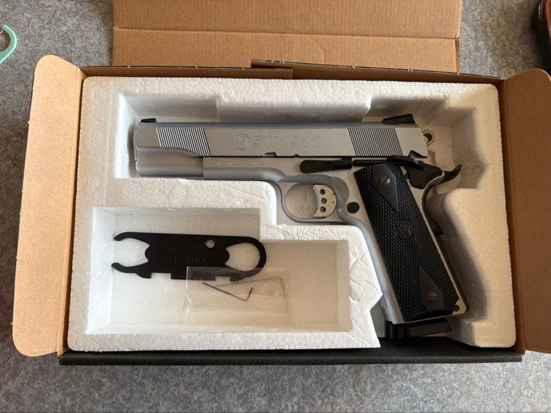 WA製1911コルトガバメント　初期型ガスブローバック、ホルスター、おまけ付き。