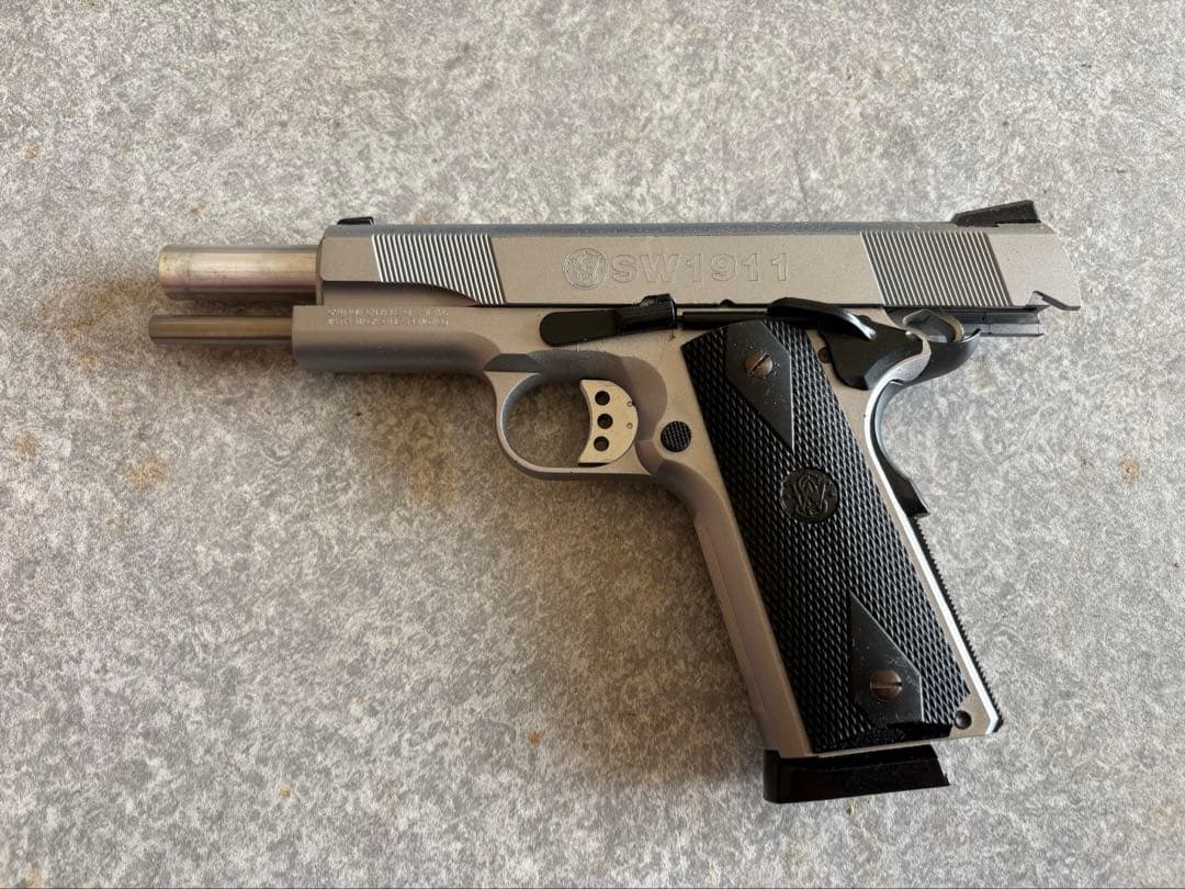 WA製1911コルトガバメント　初期型ガスブローバック、ホルスター、おまけ付き。