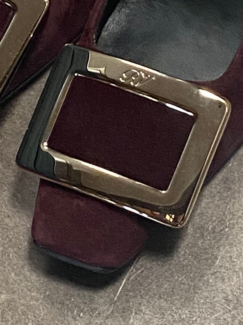 Roger Vivier バーガンディ スエード パンプス