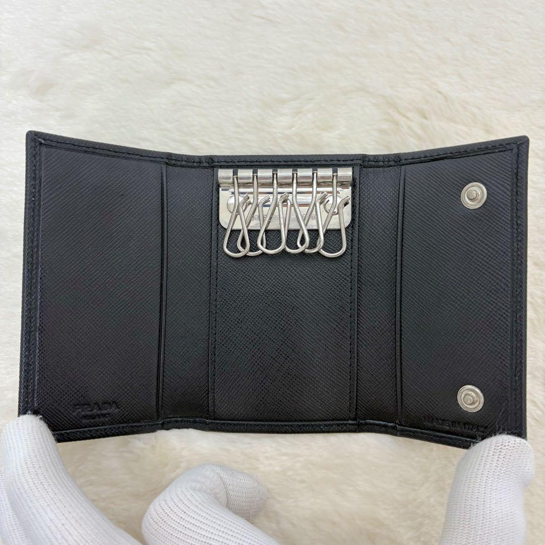 ✨️未使用品✨️ PRADA 三角ロゴ サフィアーノ レザー キーケース ブラック
