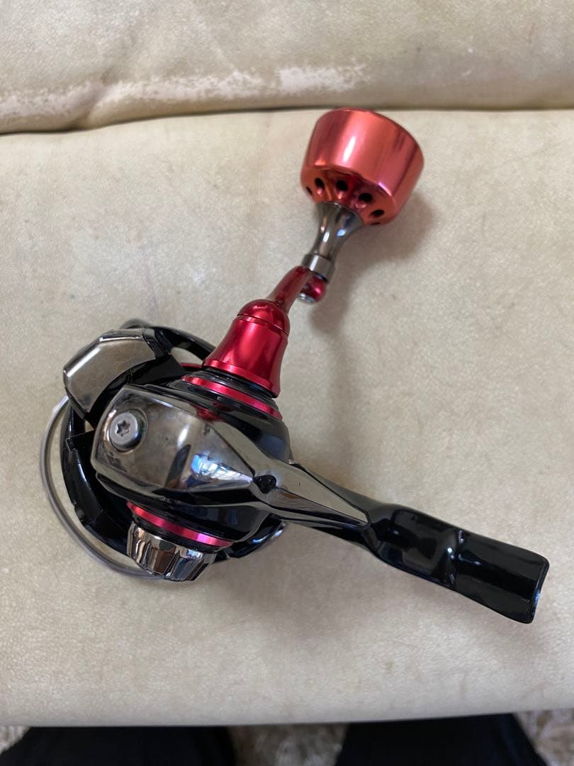 ダイワ 月下美人スピニングリール 黒/赤