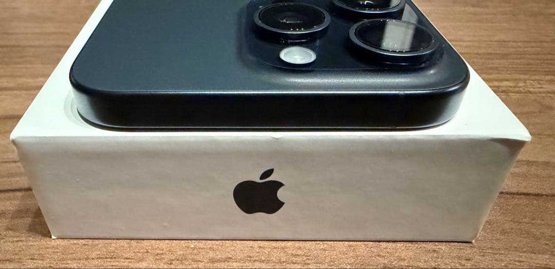 【美品】iPhone15 Pro Max（Apple）