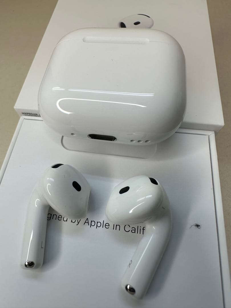 【美品】AirPods 4 ANC搭載モデル MXP93J/A 9XG7F