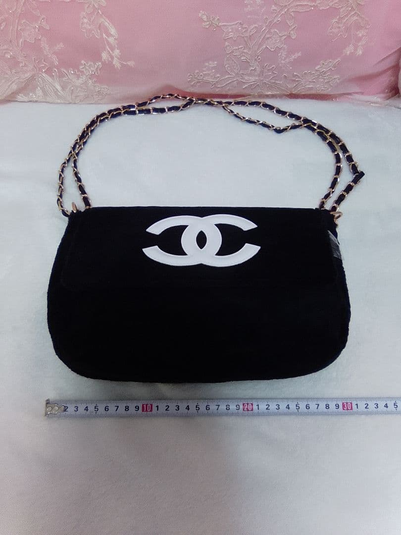 CHANEL ノベルティ黒ショルダーバッグ ホワイトロゴ入り