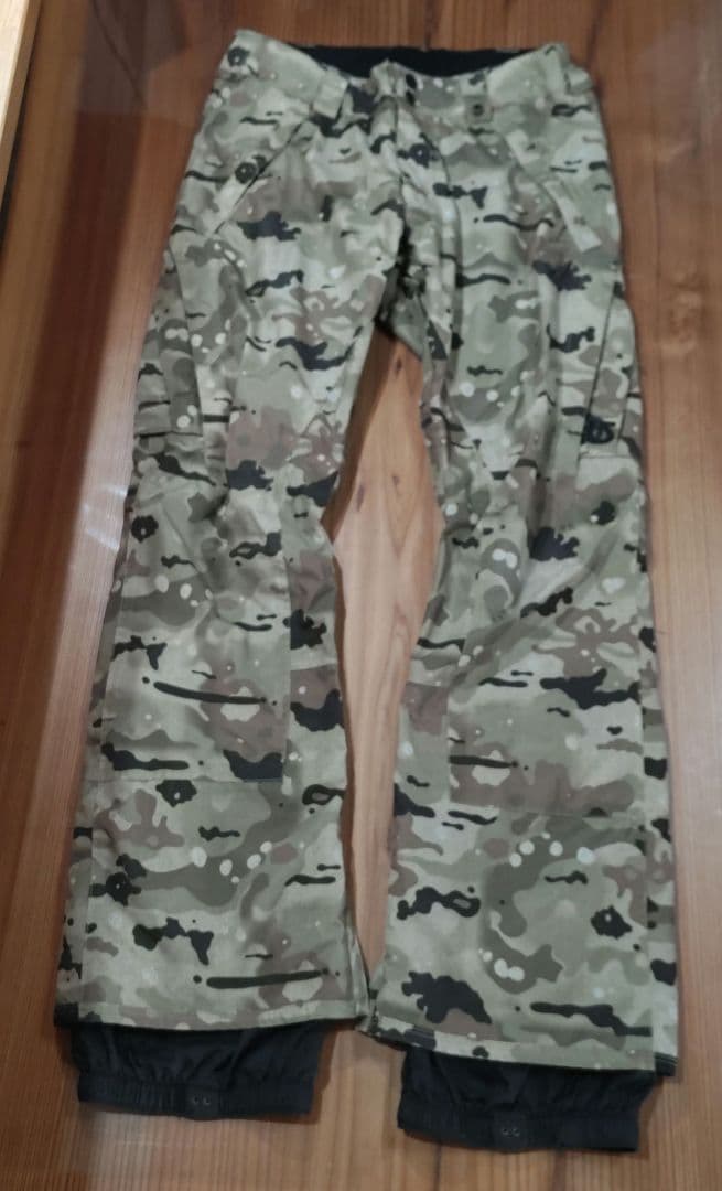 バートン BURTON　スノーボード　パンツ　カモフラ　メンズS　匿名