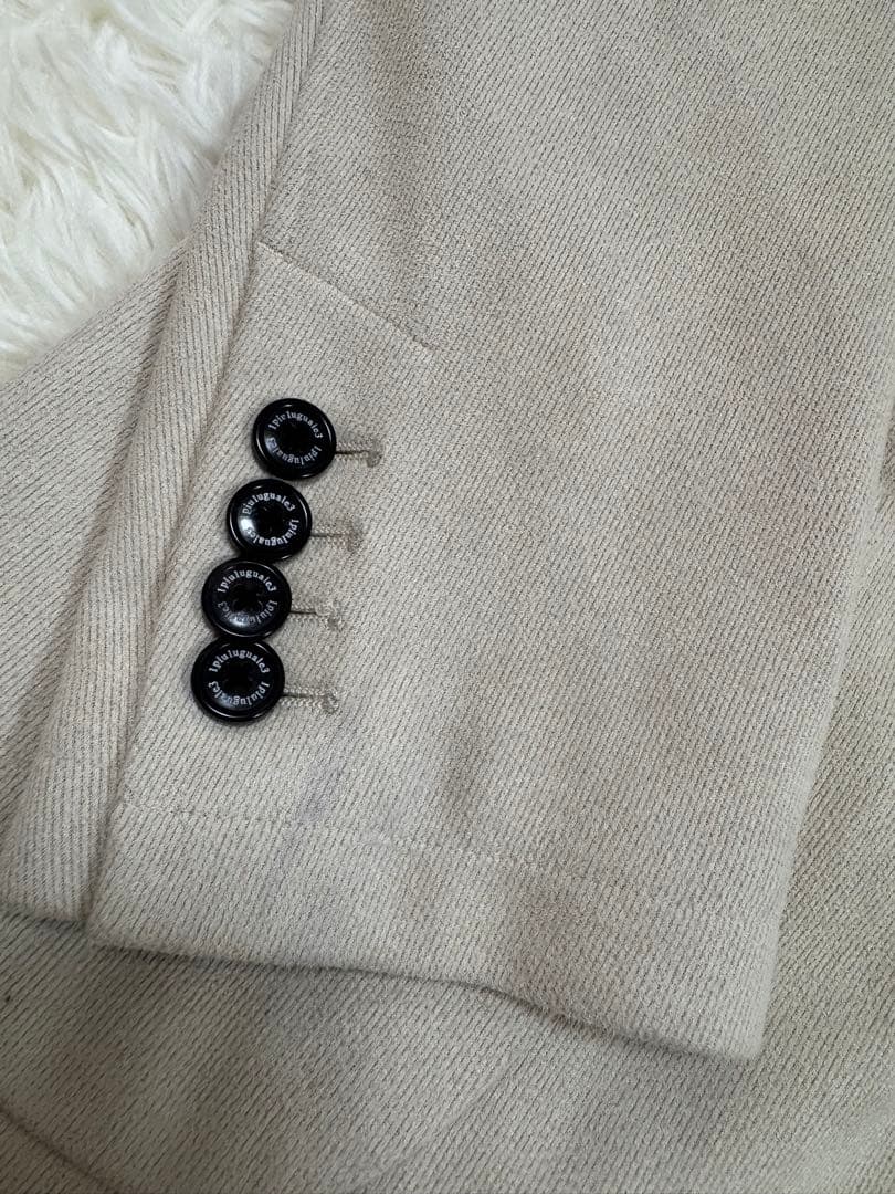 1PIU1UGUALE3 ベージュセットアップ　スーツ