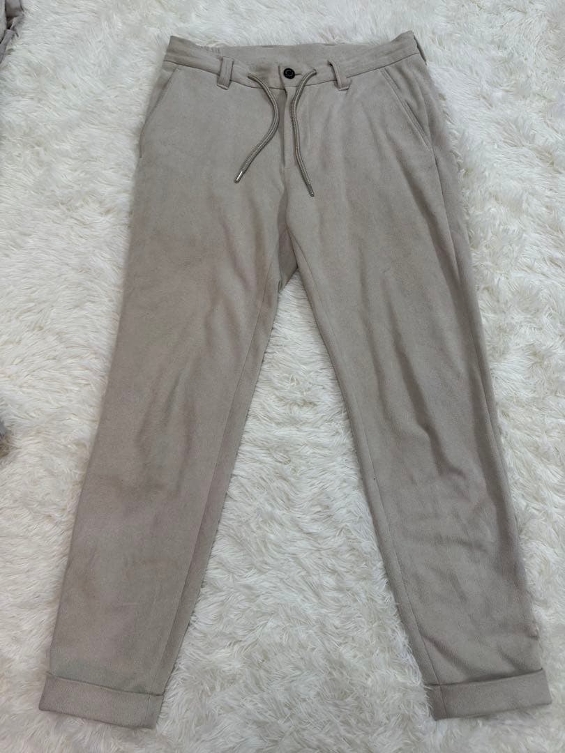 1PIU1UGUALE3 ベージュセットアップ　スーツ