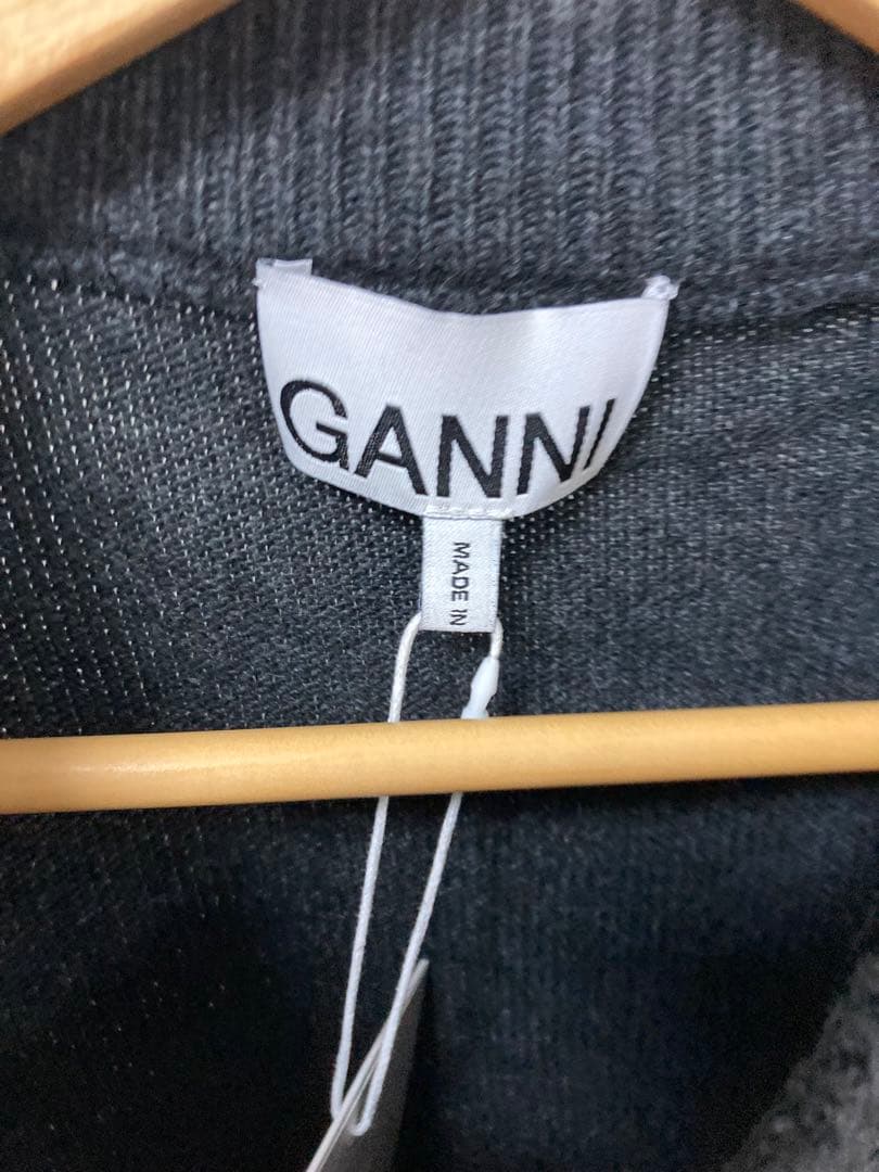 GANNI ダークグレー ニットベスト 花柄刺繍