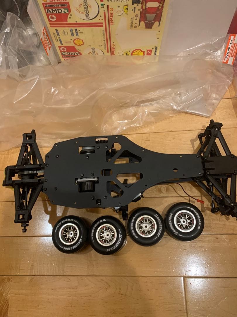 ディアゴスティーニ　1/8F1エンジンカーラジコン　フェラーリF2004 京商