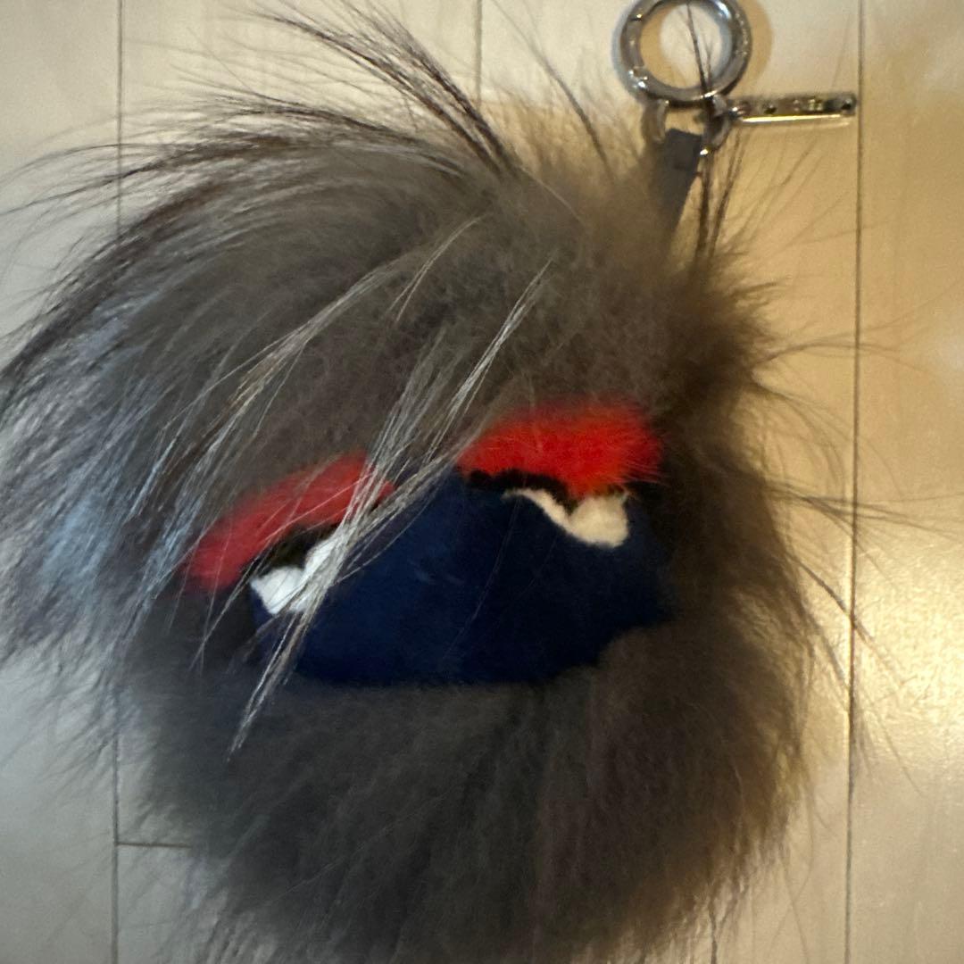Fendi Bag Bugs チャーム グレー/レッド/ブルー　フリーク