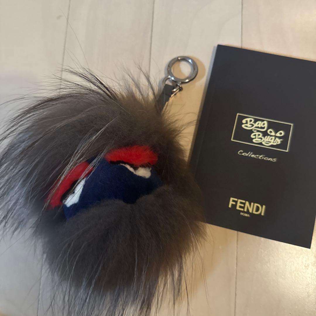Fendi Bag Bugs チャーム グレー/レッド/ブルー　フリーク