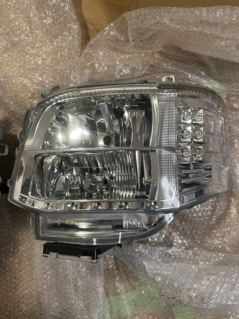 ハイエース ヴァレンティ ヘッドライト