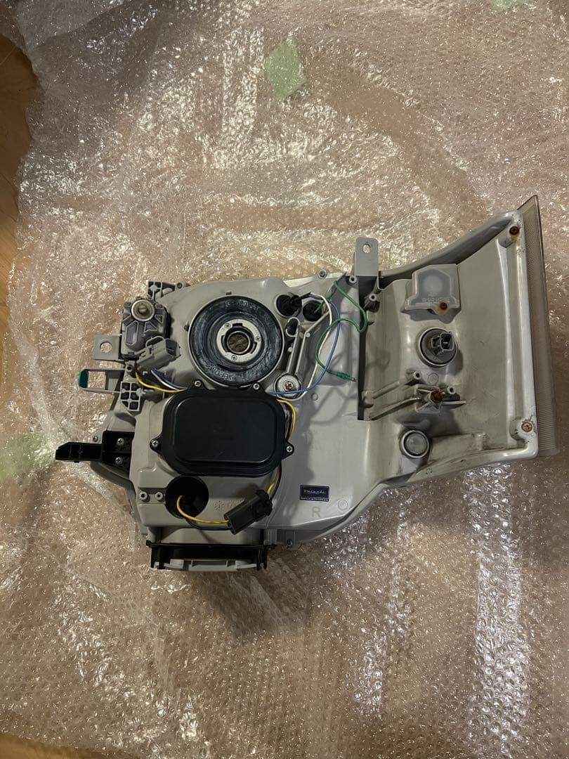 ハイエース ヴァレンティ ヘッドライト