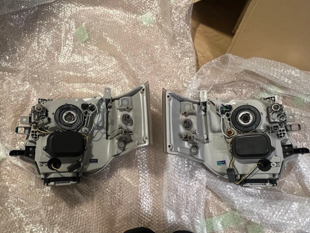 ハイエース ヴァレンティ ヘッドライト