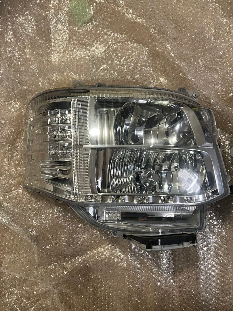 ハイエース ヴァレンティ ヘッドライト